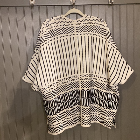 H&M NWT Patterned Short Sleeve Cardigan - Picture 2 of 3